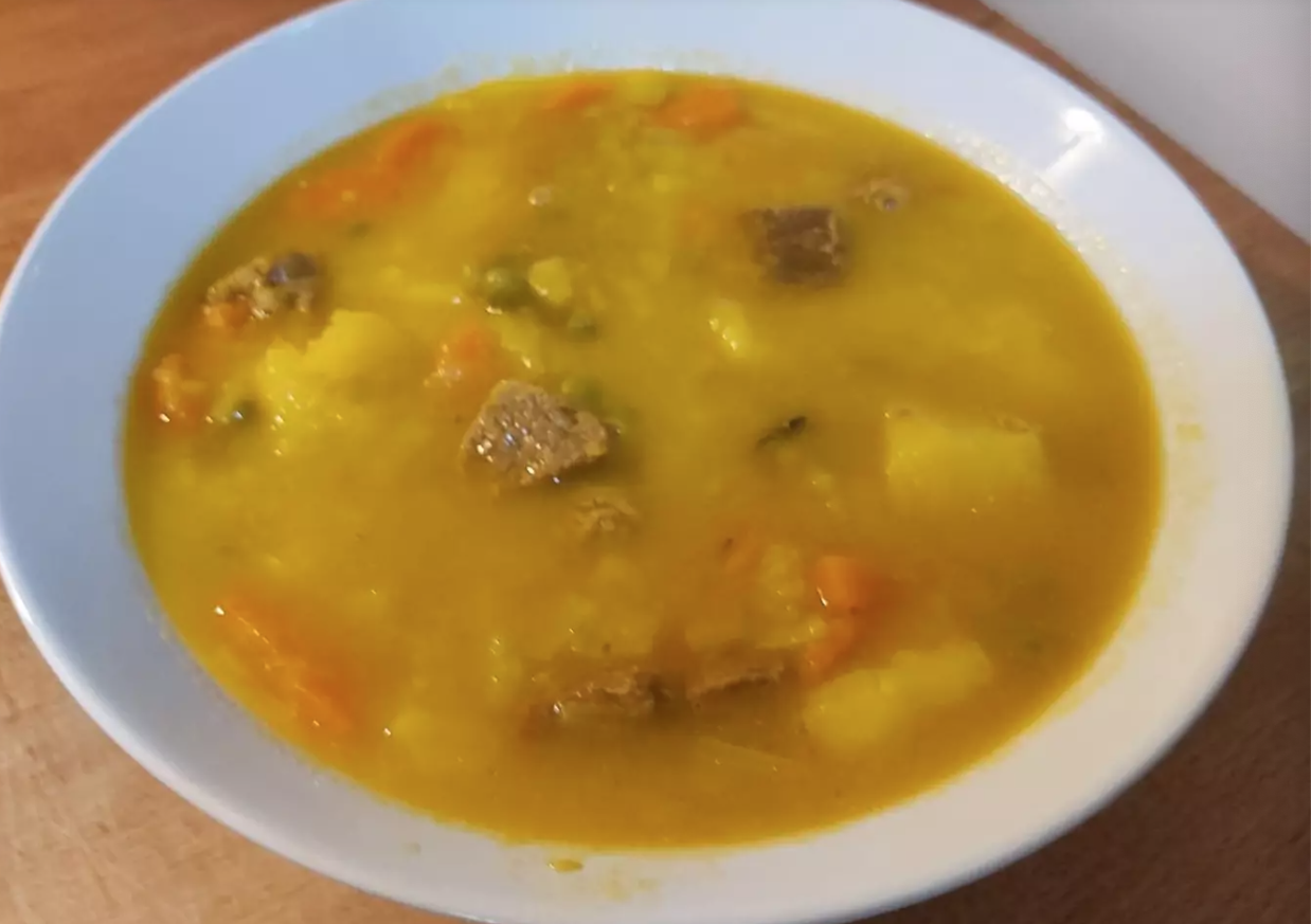 Ensalada Mediterránea con Guisillo malagueño con ternera.